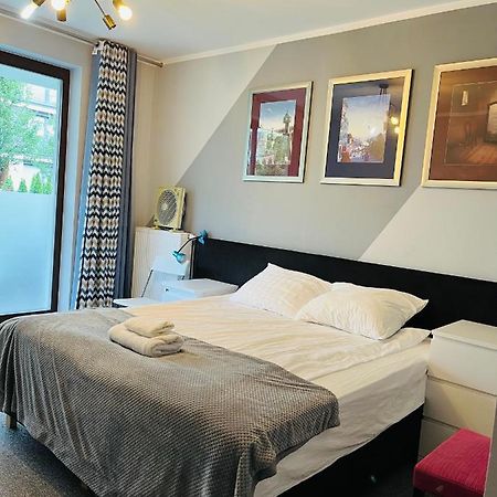 Airport Comfy Guest Home Warschau Exterior foto